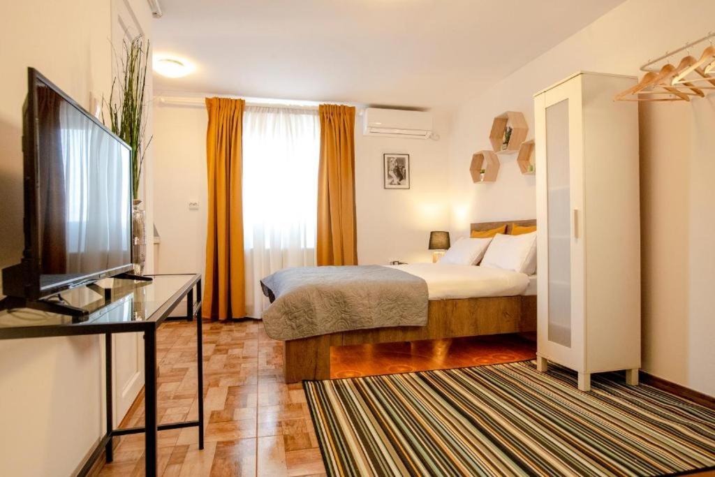 Color Apartments Old Town Center Букурещ Екстериор снимка