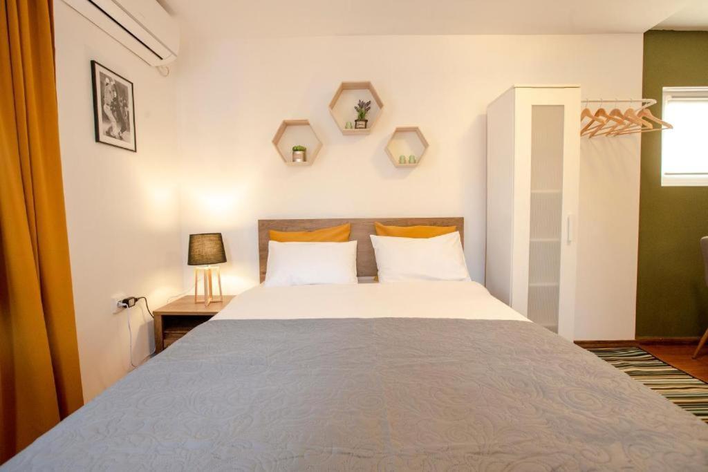 Color Apartments Old Town Center Букурещ Екстериор снимка
