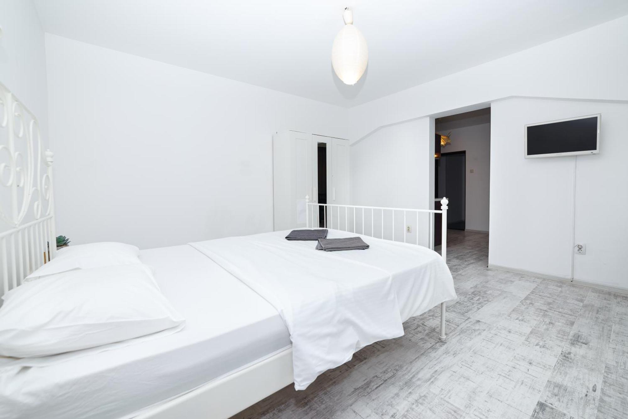 Color Apartments Old Town Center Букурещ Екстериор снимка