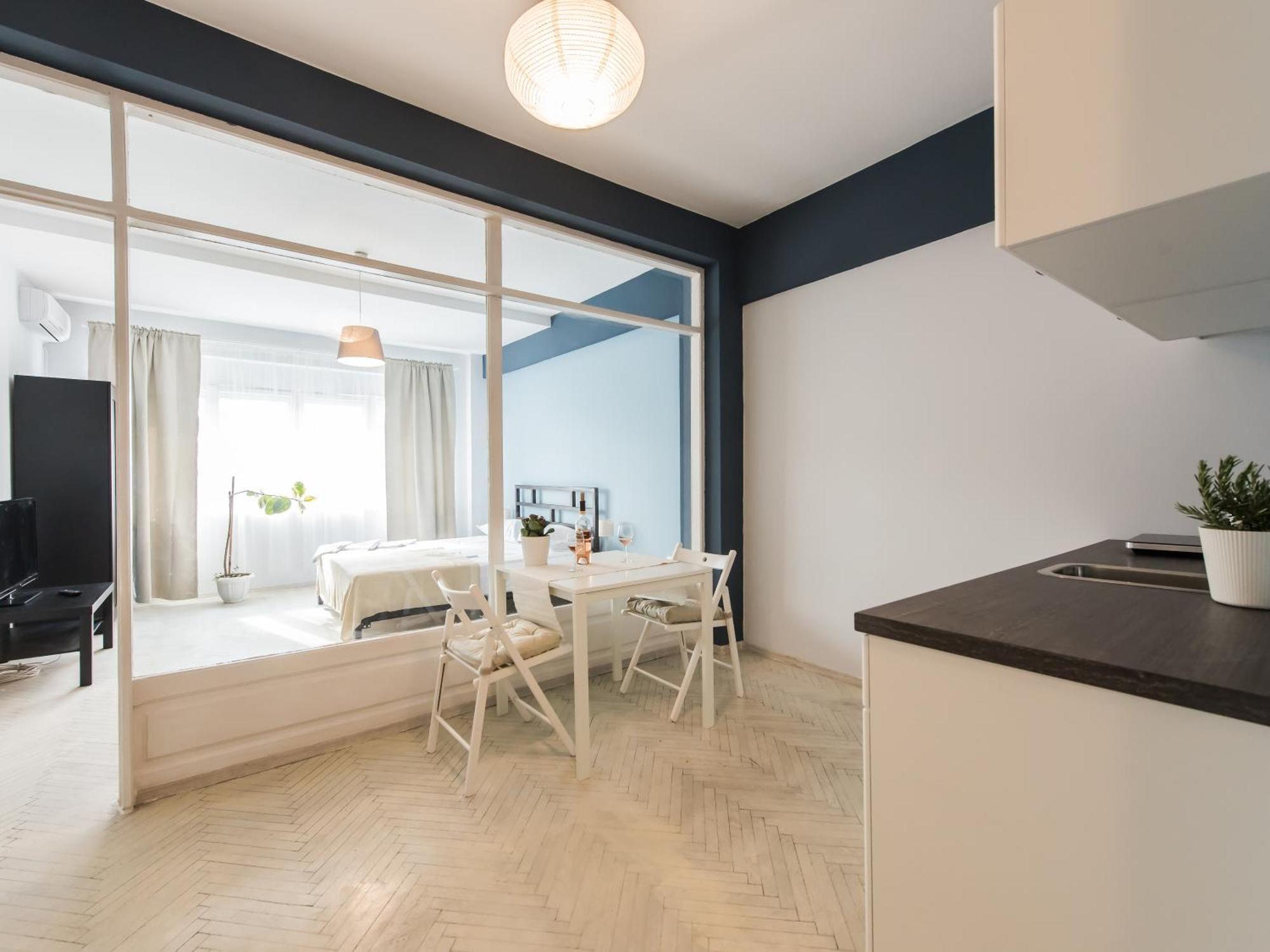 Color Apartments Old Town Center Букурещ Екстериор снимка