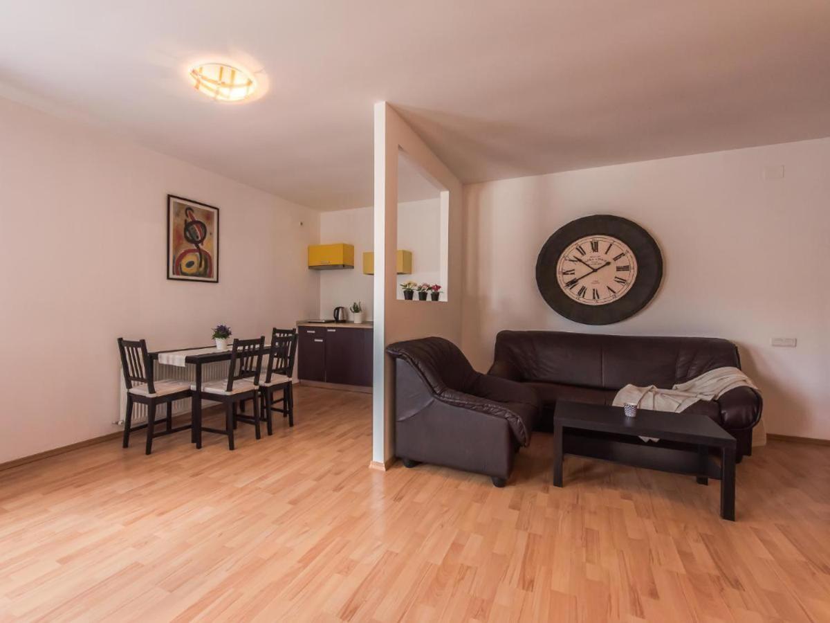 Color Apartments Old Town Center Букурещ Екстериор снимка