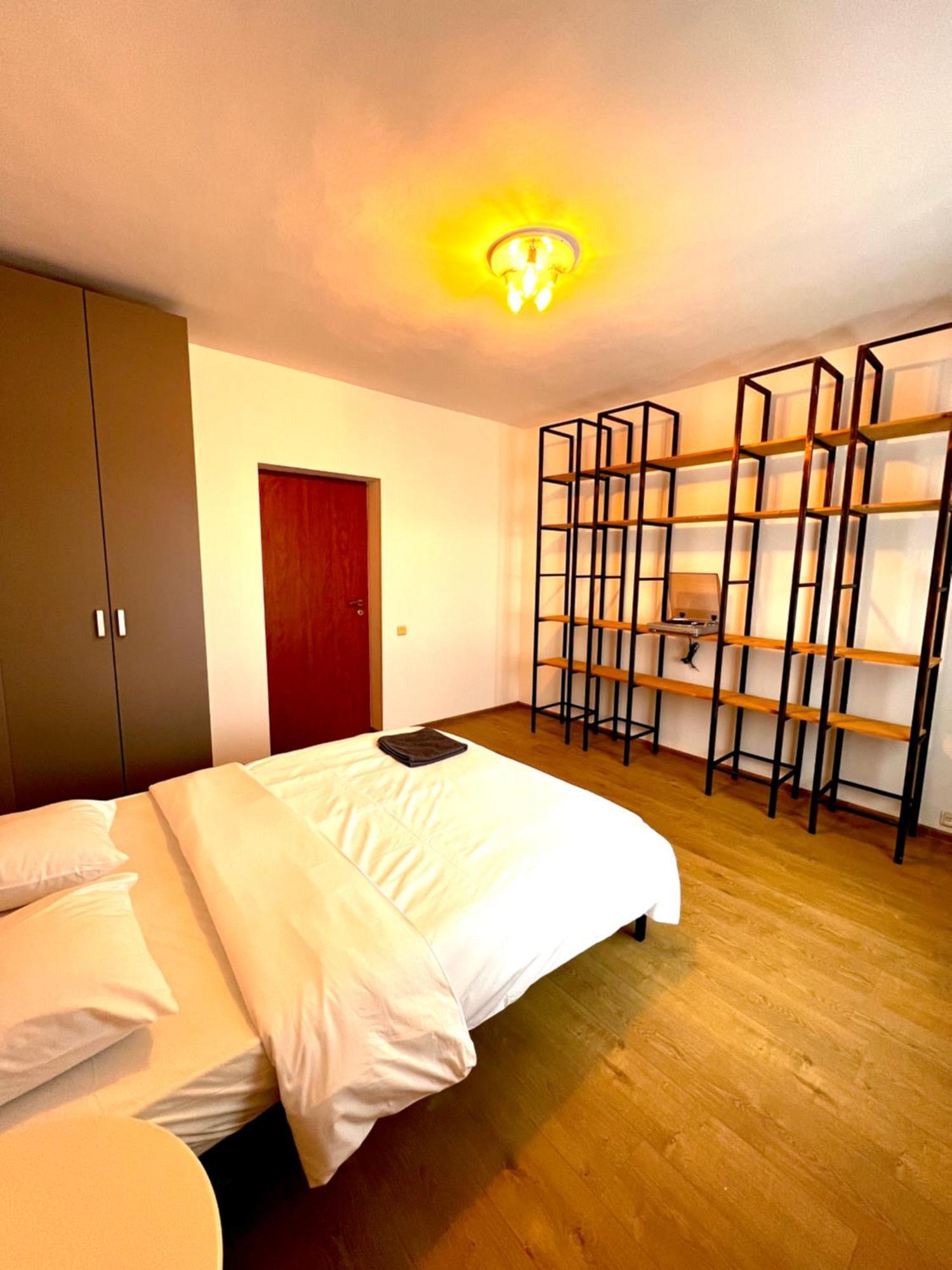 Color Apartments Old Town Center Букурещ Екстериор снимка