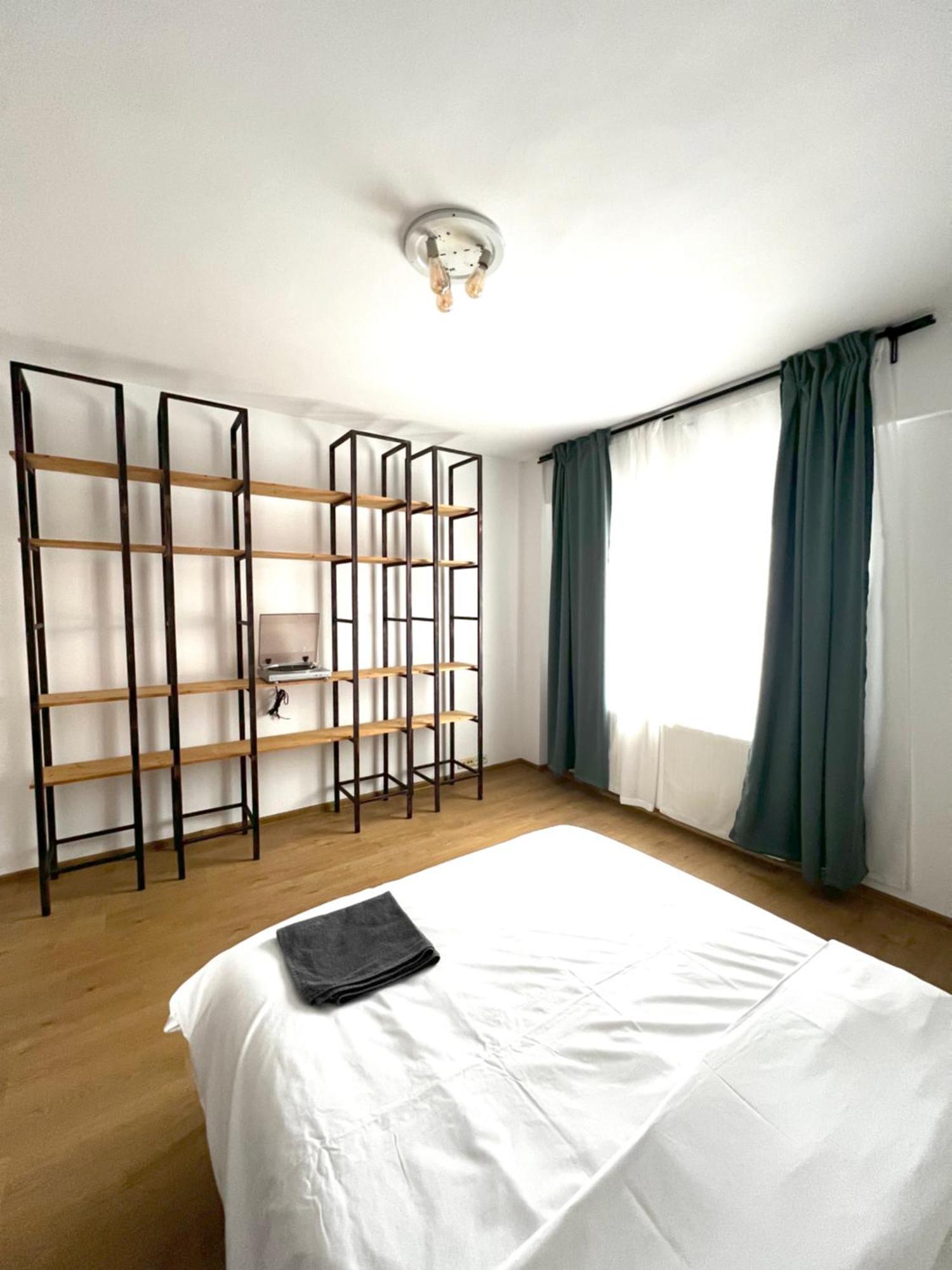 Color Apartments Old Town Center Букурещ Екстериор снимка